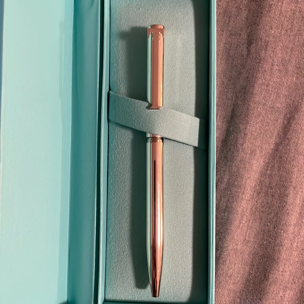 Exclusive Tiffany T-clip ball point pen.